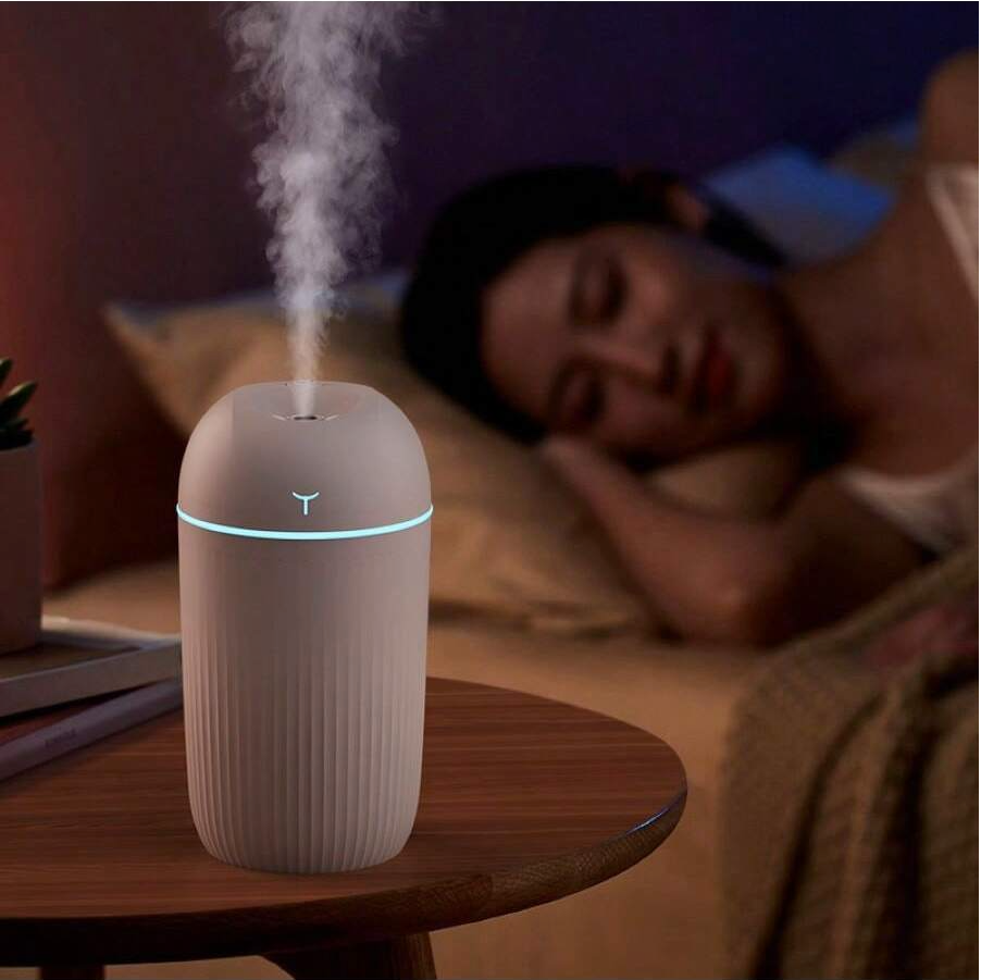 Stilren och liten snygg luftfuktare med mikro USB laddning vit med LED-färger för ånga och fukt i hem eller bil